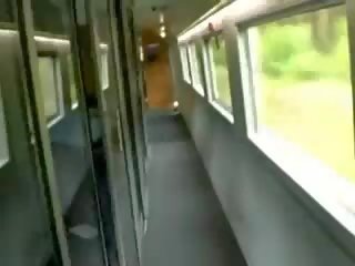 Gražus nešvankus klipas apie a traukinys