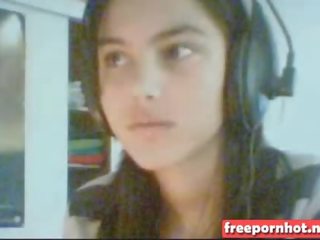 18 years teen showing pussy on webcam