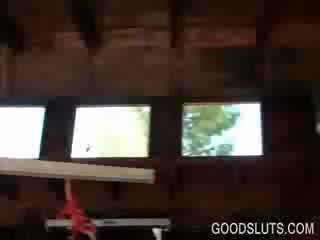 Eşiksiz chicks taking bodyshots