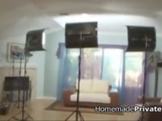 Grand titty asijské podvedl do porno video střílet