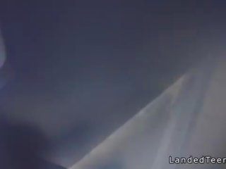 Pusaudze hitchhiker minēts uz publisks tualete