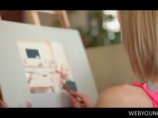 金发 bewitching 青少年 x 额定 夹 娃娃 接触 她自己 同 情欲