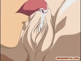 Aheldatud hentai saab pinched tema tissid ja dildoed tussu