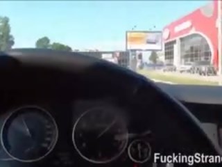 Slutty hitchhiker pusaudze foxy fucked un facialed uz publisks