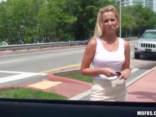 Ýaşlar tucker klipler süýji emjekler and gets fucked hard by the