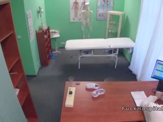 Doc bent üle blond ja perses