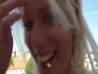 Blondie euro gurjak rides prick in jemagat öňünde