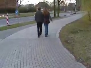 Bruneta dává autobus jízda výstřik