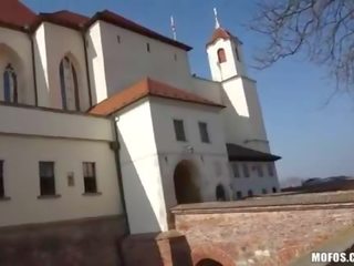 Amaterke turist zajebal zunaj v javno