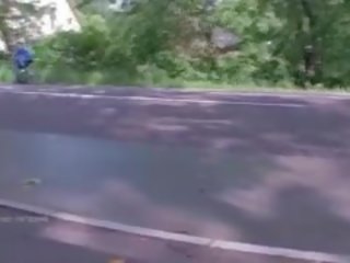 Tonë i parë përjashta seks në the autobuz stacion