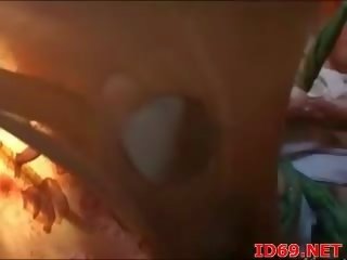 Japoneze av model merr pulled jashtë
