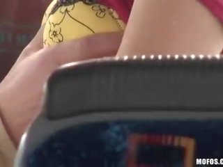Delightful başlangyç gf nesty pumped in a awtobus