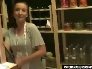 Warga czech amatur - bertukar pada si rambut coklat mendapat fucked dalam awam toilets