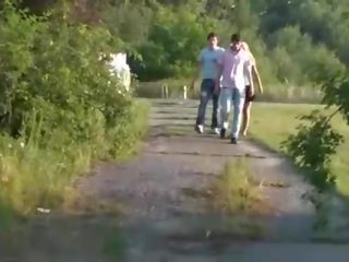 Kaaya-aya tinedyer publiko kalye orgiya grupong pakikipagtalik sa isang tao