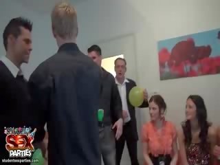 Skupina študent divje zabava x ocenjeno film