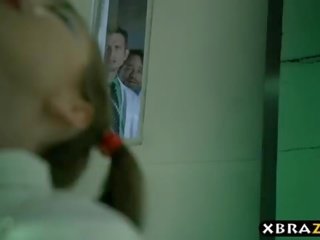 Psycho riley reid ofina ji specialist kdo je v a straitjacket