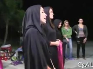 Ýabany twat lickings with seksual babes during işlemek session