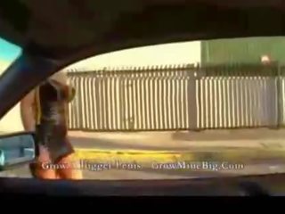 Siya ay a kalye dalagita at siya alam kanya trade