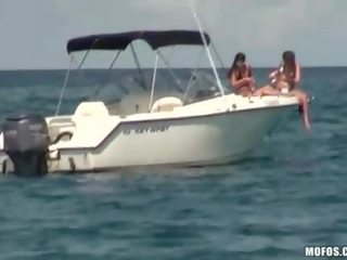 Ýaşlar iki adam sikiş zartyldap maýyrmak