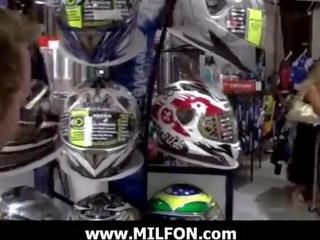 Caldi travolgente milf scopata da caldi a trotto grande albero predatore 6