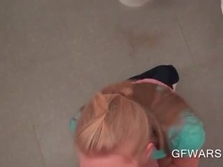 Excellent bokong pirang gets on her knees for a bj