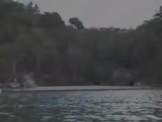Pläž ýalaňaç gezýän 0114