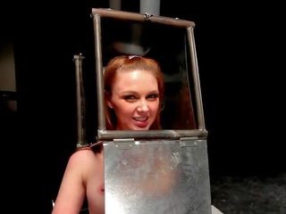 Zorlap daňyp sikmek divinity with head in steel box spaked
