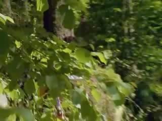 Apertura coño labios al aire libre