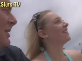 Bílý streetwalker dostane těhotná podle černý cizinec