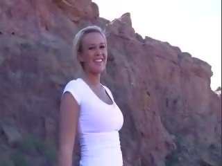 Marissa extraordinary uly emjekli blondinka beauty work out and flashing emjekler daşda