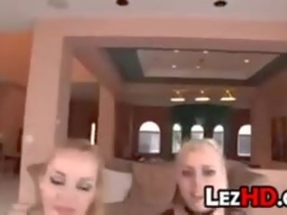 Tatlo lesbiyan bitches