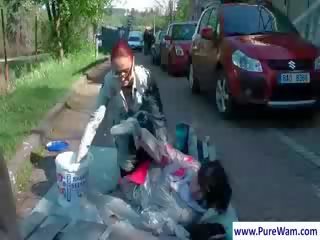 Ženske dobi divje v to na prostem wam scene