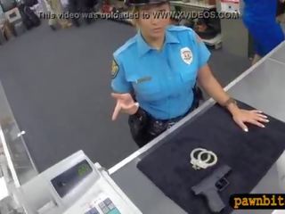 Policija uradnik pawns ji muca n zajebal