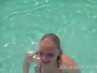 Modrý eyed vysoká škola stunner dáva bj v pov štýl