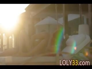 Mutual porno stars orgazm on the sunbed