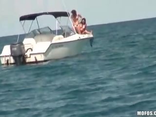 Shapely ýaşlar rides a gotak