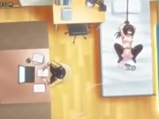 Seotud üles animeeritud teenija ratsutamine hammer