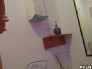 Pleasant receptionist v prdeli pro hotovost