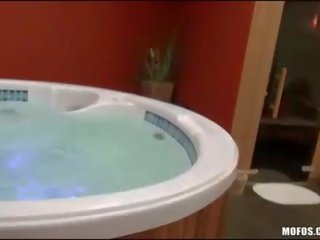 Dalaga pagtatalik na pambutas ng puwit reamed sa a pribado jacuzzi