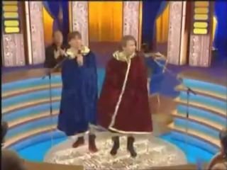 Varied одягнена жінка голий чоловік - член puppetry для magnificent жінки від телебачення