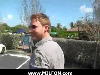 Allettante milf cutie ottenere scopata da predatore 9