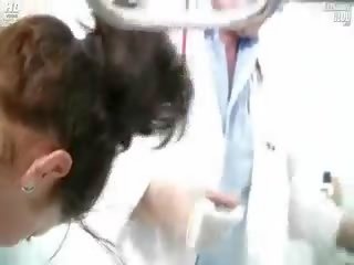 Monika pidh pasqyrë kirurgjie gyno provim në perverse jashtë norme