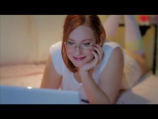 Camille crimson ay nagbibigay sa desirable websayt para sa pamamahagi ng mga bidyo sock pagsubo ng titi
