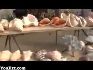 Sexy snello magro bionda e un bruna cazzo stripling dentro auto all'aperto