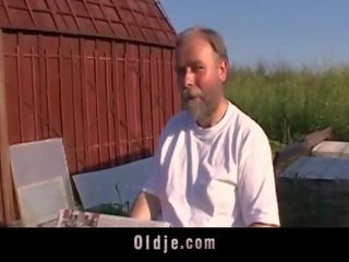 Turned on big emjekler blondinka seduces and fucks lucky old man