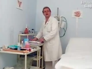 Helga gyno muca spekulum examination na ginekološki stol pri poredno