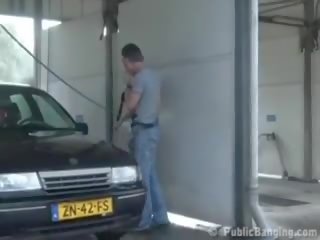 Pubblico cazzo a carwash