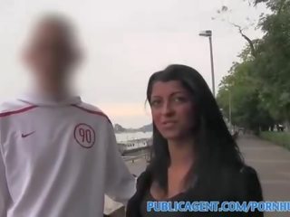 Agente pubblico pendulo bruna scopata in albergo come suo bf attese fuori