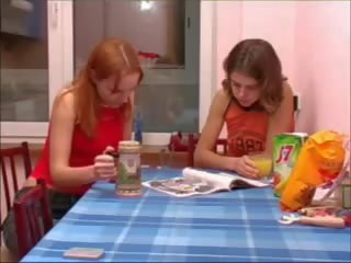 Masha in ivana najstnice scanje na stranišče
