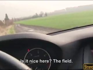 Hitchhiker cristin caitlin 부딪 혔어요 로 낯선 사람 bloke 에 그만큼 자동차